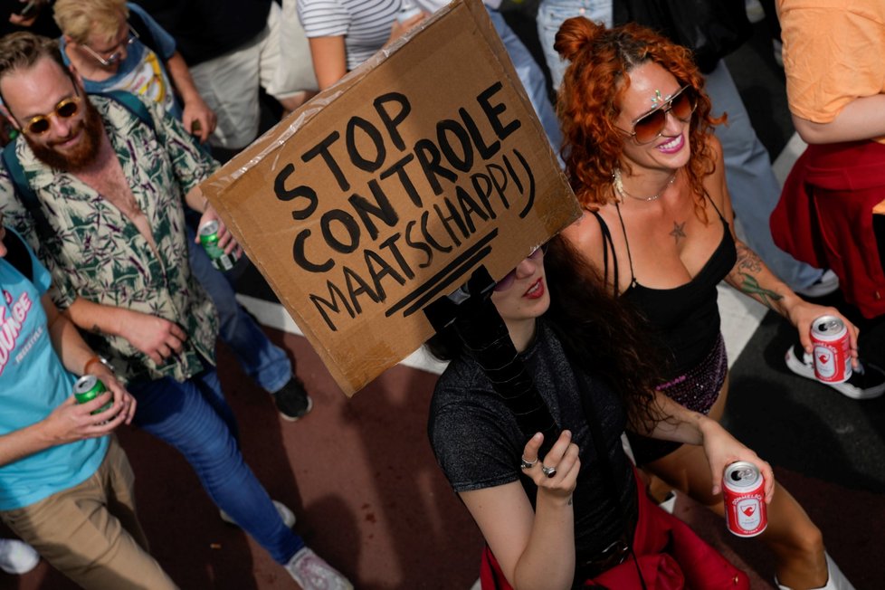 Protesty proti bezpečnostním opatřením proti koronaviru v Nizozemsku