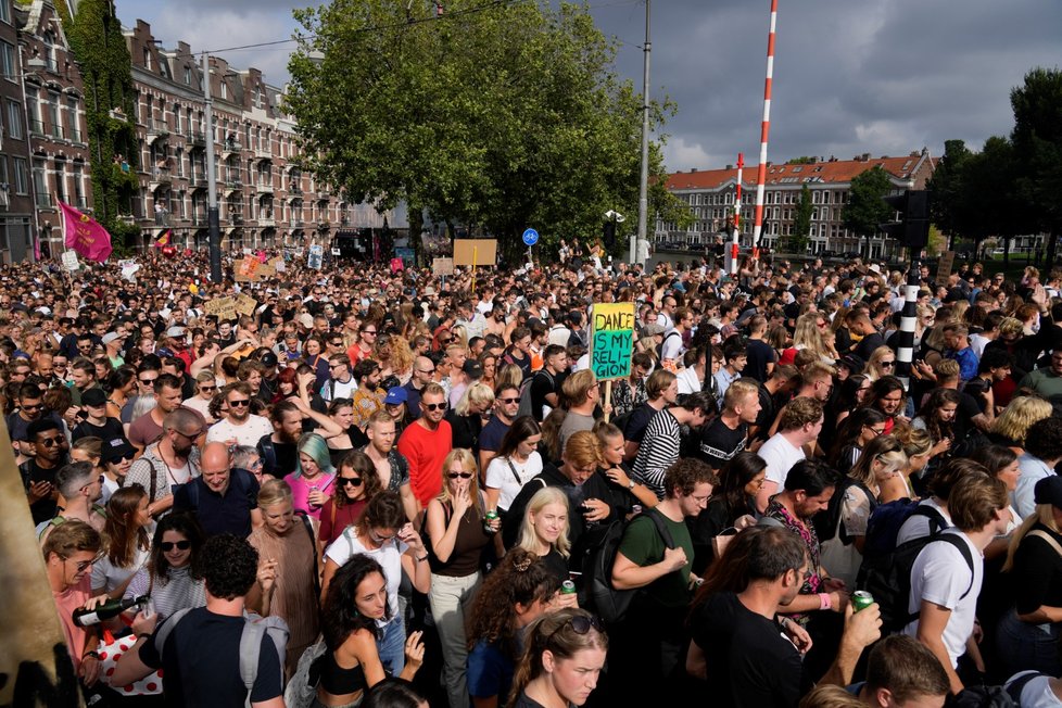 Protesty proti bezpečnostním opatřením proti koronaviru v Nizozemsku