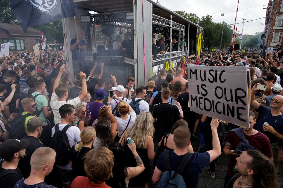 Protesty proti bezpečnostním opatřením proti koronaviru v Nizozemsku