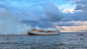 Hořící nákladní loď v Nizozemsku (26.7.2023)