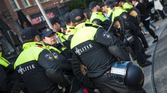 Nizozemsko řeší velký problém: Policisté chtějí stávkovat, zavřou se i služebny