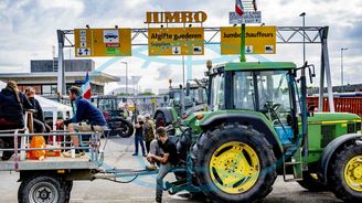 Nizozemci se bouří proti likvidaci farem, vláda se kvůli emisím uhlíku rozhodla omezit chov skotu Nizozemci se bouří proti likvidaci farem, vláda se kvůli emisím uhlíku rozhodla omezit chov skotu