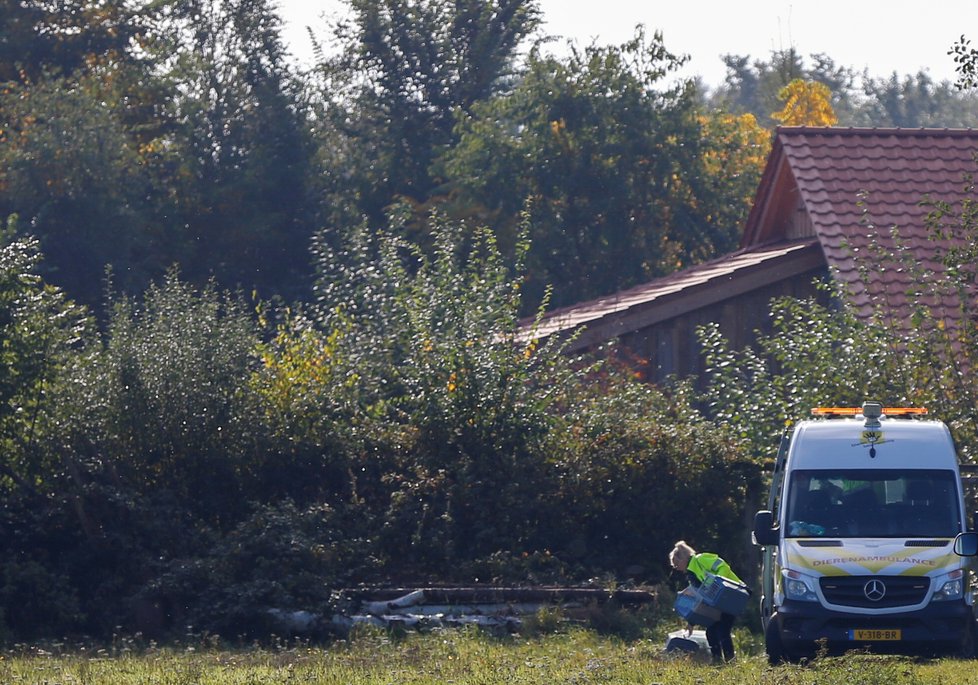 Muž v Nizozemsku držel rodinu roky ve sklepě.