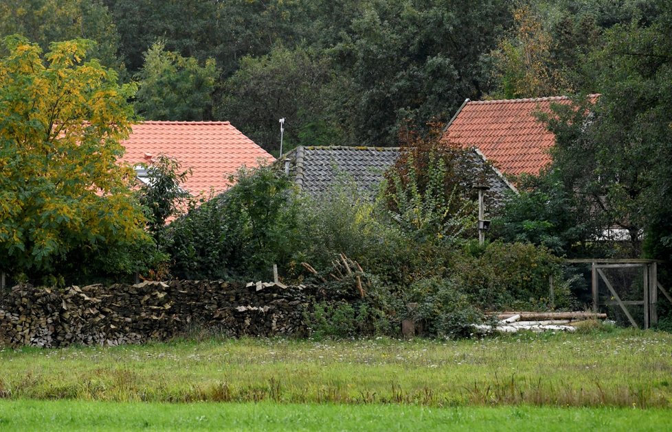 Muž v Nizozemsku držel svou rodinu roky ve sklepě.