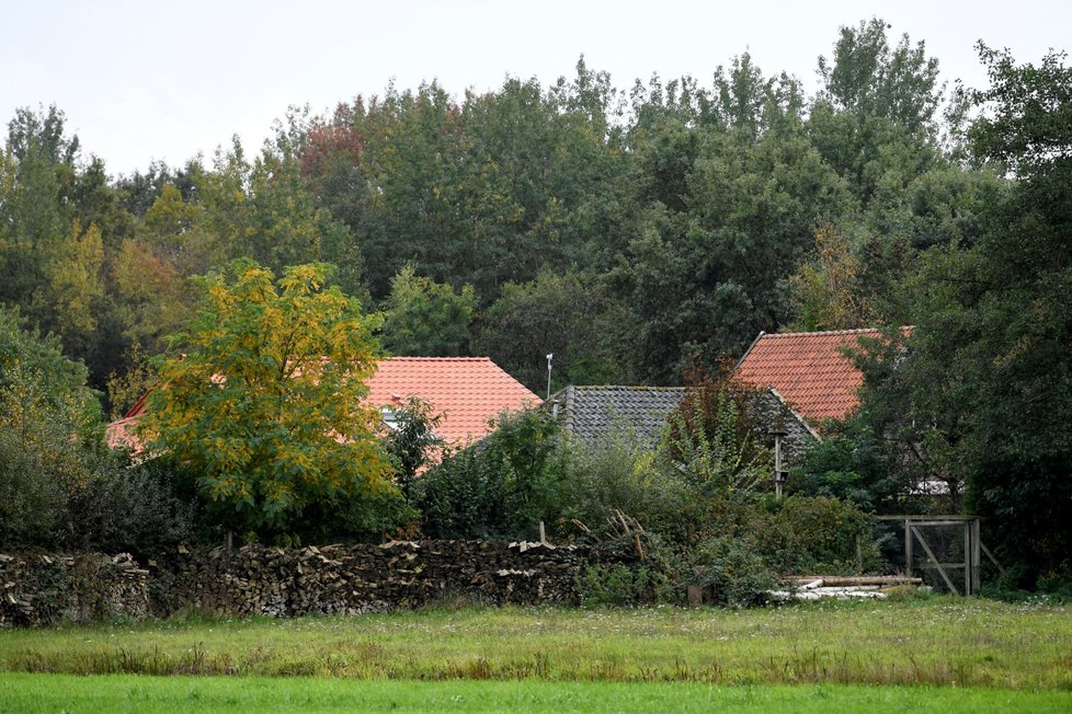 Muž v Nizozemsku držel rodinu roky ve sklepě