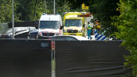 Na místo incidentu v obci Landgraaf u hranice s Německem dorazily sanitky a záchranářský vrtulník. Policie nejbližší okolí uzavřela(18.6.2018).