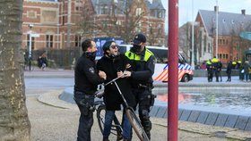 Nizozemci protestují proti koronavirovým opatřením (24.1.2021)