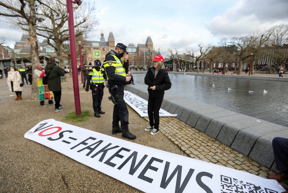 Nizozemci protestují proti koronavirovým opatřením (24.1.2021)