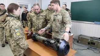 Drony Switchblade a střely NLAW brání Ukrajinu. Šípy Starstreak trhají stíhačky na kusy 
