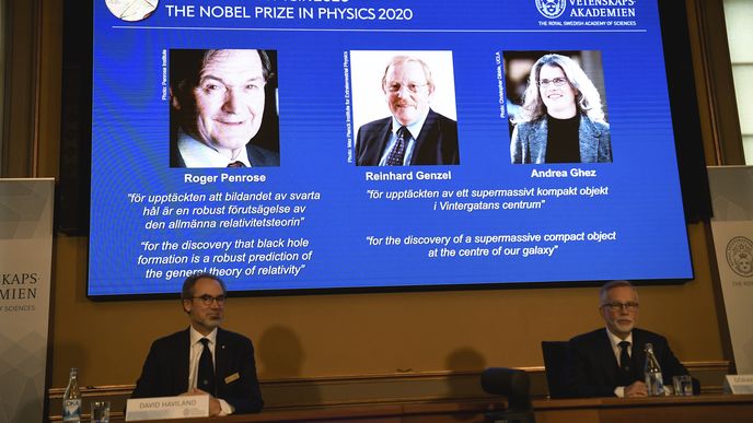 Nobelovu cenu za fyziku v letošním roce získali Brit Roger Penrose, Němec Reinhard Genzel a Američanka Andrea Ghezová za výzkum černých děr.