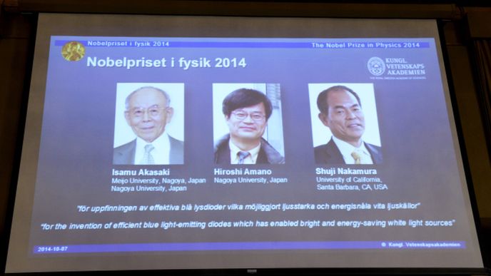 Nobelovu cenu za fyziku získali Japonci Isamu Akasaki, Hiroši Amano a Šudži Nakamura