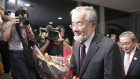 Nobelovu cenu za lékařství dostal Japonec Jošinori Ósumi.