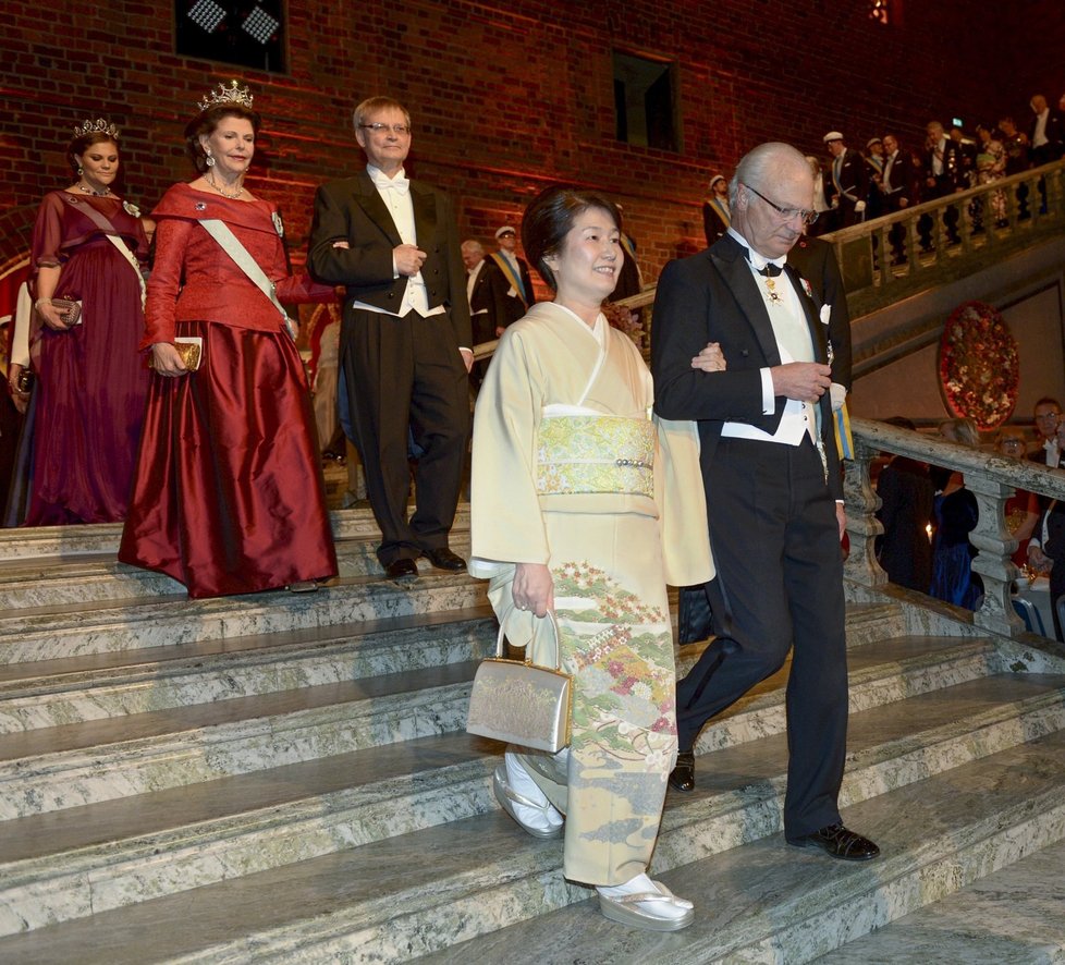 Královská rodina na předávání Nobelových cen.