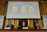 Nobelovu cenu za fyziku dostali tři Američané. Dokázali to, co tvrdil Einstein
