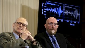 Fyzikové Rainer Weiss, Bary Barish a Kip Thorne dostali Nobelovu cenu.