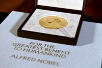 Nobelova cena míru putuje na Ukrajinu, do Běloruska i Ruska: Výbor ocenil bojovníky za lidská práva