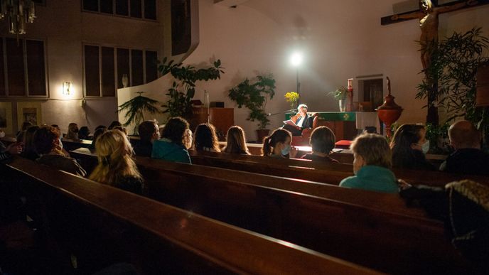 Festival představuje současnou evropskou literaturu v českých překladech a propojuje literaturu s poznáváním netradičních míst. Festival představuje současnou evropskou literaturu v českých překladech a propojuje literaturu s poznáváním netradičních míst.