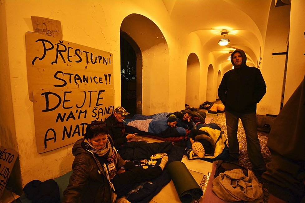 Přežít není jednoduché! Pražané si vyzkoušeli, jaké to je strávit noc na ulici