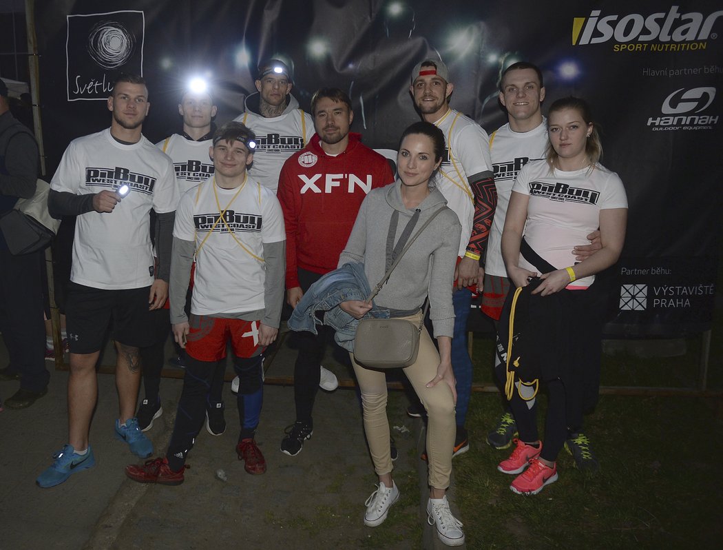 Část týmu XFN na akci Nočního běhu pro Světlušku