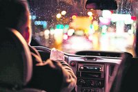 Noční nebezpečí za volantem: Jak nám šeroslepost zhorší řízení?