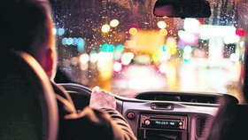 Noční nebezpečí za volantem: Jak nám šeroslepost zhorší řízení?