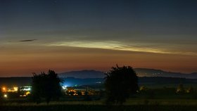 Noční svítící oblaka nad Prachovskými skalami na Jičínsku