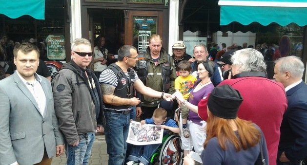 Jaroslav Foldyna s Nočními vlky. Poslanec motorkáře pozval do Děčína, pak je doprovodil na hranice.