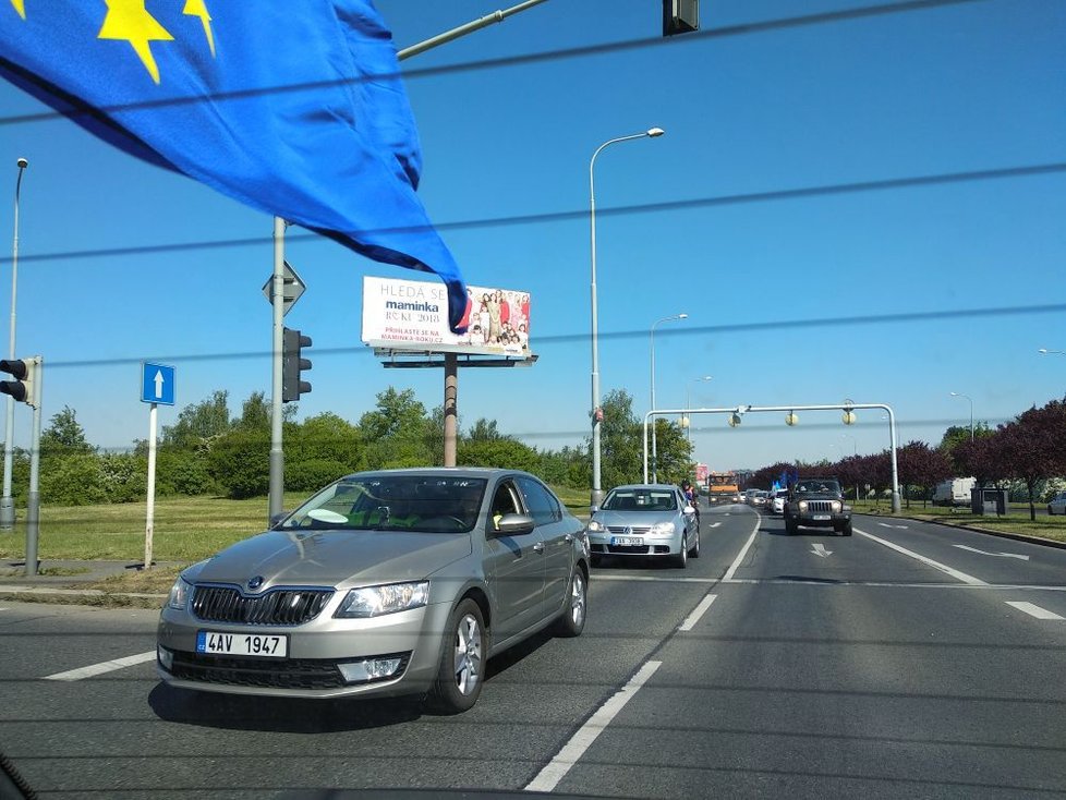 Noční vlci přijíždí do Prahy, na benzínové pumpě u Průhonic se potkali s odpůrci.