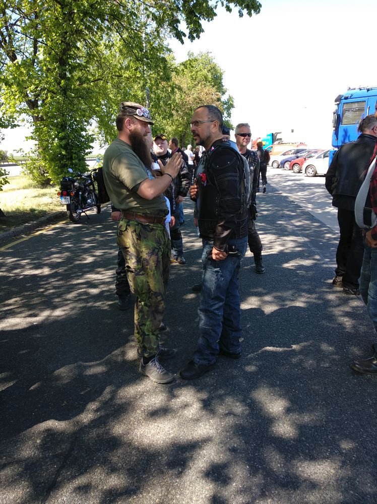 Při průjezdu Českem doprovází Putinovi Noční vlky i poslanec ČSSD Jaroslav Foldyna.