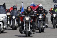 Motorkáři Noční vlci dostali od Kremlu 1,3 milionu. Na slovanskou jednotu