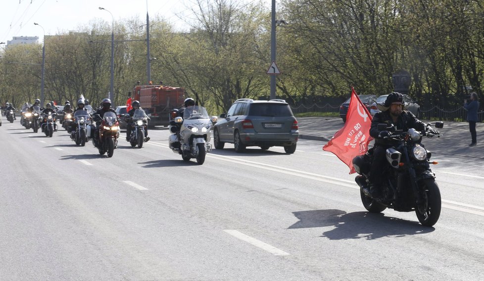 Ruští motorkáři Noční vlci v čele s Alexanderem Zaldostanovem vyrazili z Moskvy na další spanilou jízdu do Berlína 29. 4. 2016. Zaldostanov mohl však jen na ruské hranice.