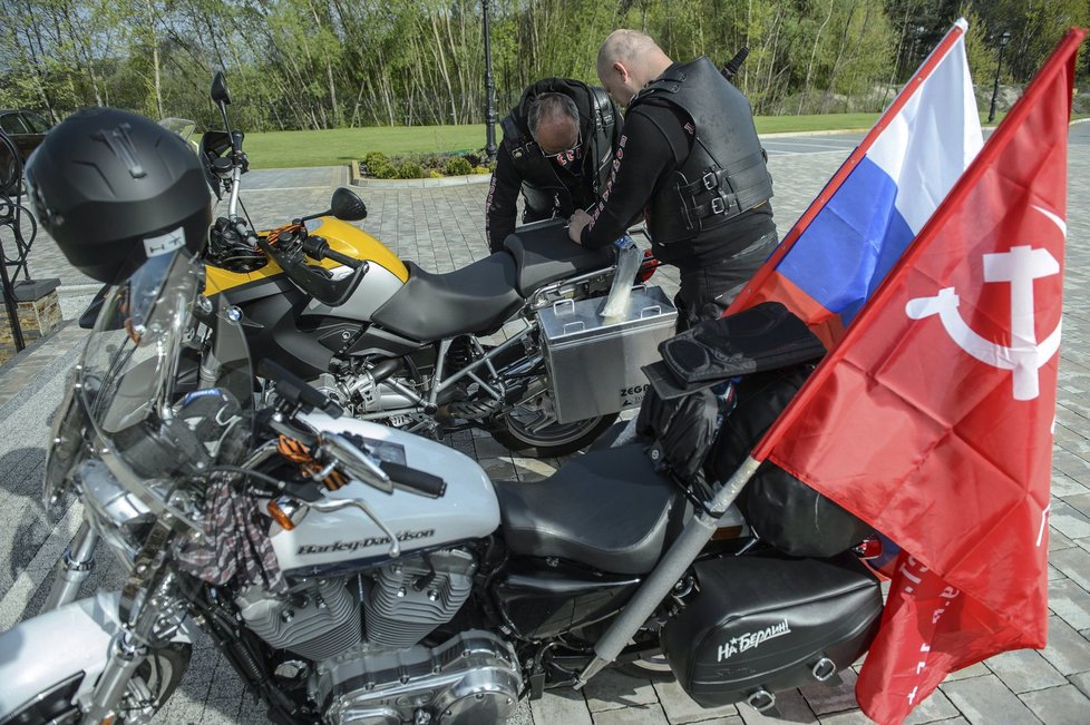 Motorkáře z Putinových Nočních vlků nepustili do Polska. Nepomohly jim ani pasy.