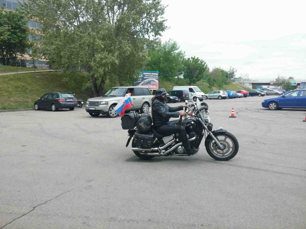 Ruský kordon motorkářů, kteří si říkají Noční vlci, už dorazil do Brna