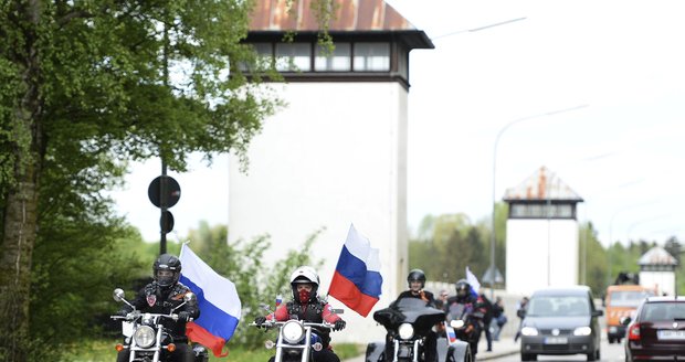 Putinovi motorkáři: Přijeli do koncentračního tábora Dachau!