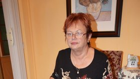 Věra Kuralová (67) spadla o Vánocích na parkovišti před hřbitovem do žumpy a zranila si nohu.