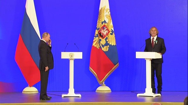 Ruský prezident Vladimir Putin udělil medaili českému písničkáři Jaromíru Nohavicovi (4. 11. 2018).
