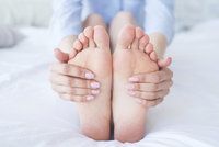 Když vás nohy nenechají spát: Trpíte syndromem neklidných nohou?