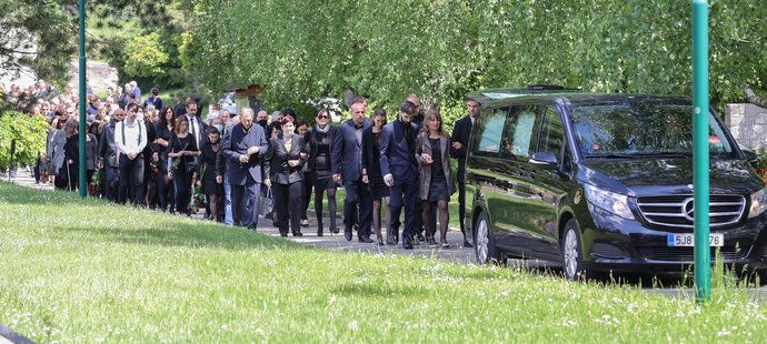 Smuteční průvod za rakví repsektované persony třebíčského hokeje Radka Nováka, který zemřel náhle minulý týden