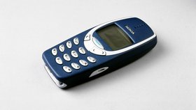 Původní model Nokie 3310 z roku 2000.