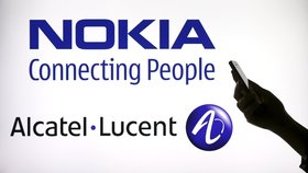 Finský výrobce telekomunikačních zařízení Nokia se dohodl na převzetí francouzského konkurenta Alcatel-Lucent. V akciích za něj zaplatí 426 miliard Kč.