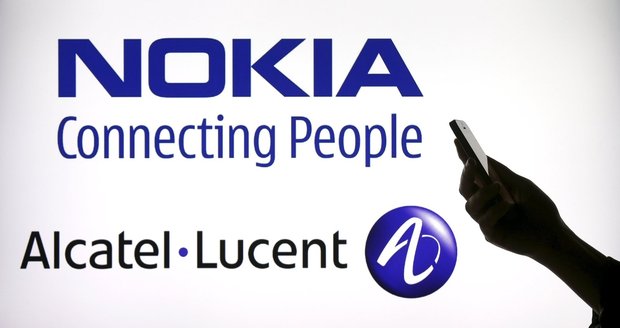 Finský výrobce telekomunikačních zařízení Nokia se dohodl na převzetí francouzského konkurenta Alcatel-Lucent. V akciích za něj zaplatí 426 miliard Kč.