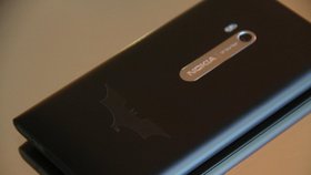 Nokia Lumia 900 v batmanovském hávu