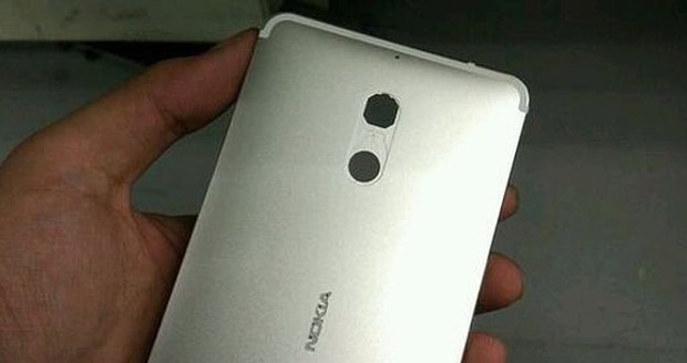 První novodobá Nokia se ukazuje. Bude mít proužky na okrajích jako iPhone 7