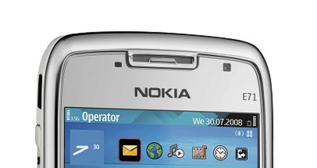  Původní Nokia E71 z roku 2008 byla elegantní kovový smartphone pro manažery.