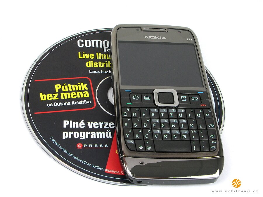  Původní Nokia E71 z roku 2008 byla elegantní kovový smartphone pro manažery.