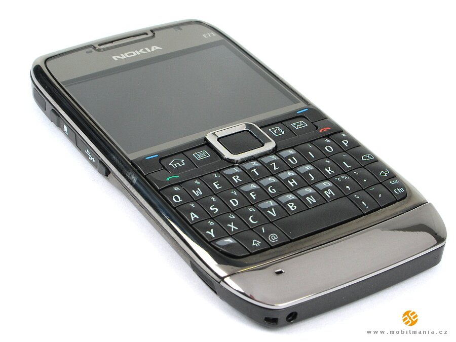  Původní Nokia E71 z roku 2008 byla elegantní kovový smartphone pro manažery.