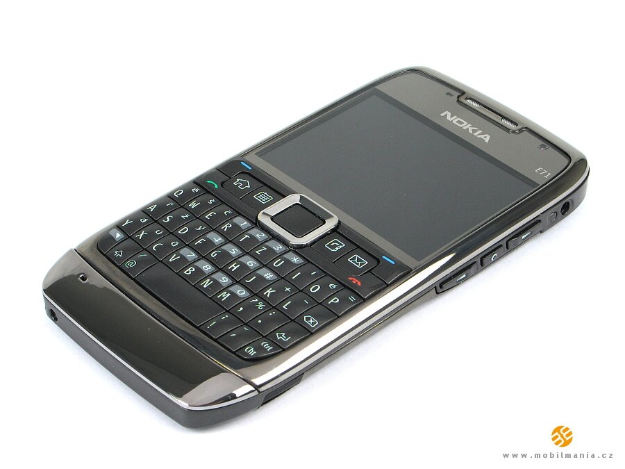  Původní Nokia E71 z roku 2008 byla elegantní kovový smartphone pro manažery.