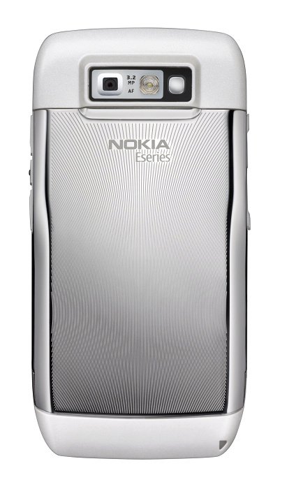  Původní Nokia E71 z roku 2008 byla elegantní kovový smartphone pro manažery.