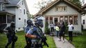 Nominace v kategorii Aktualita série: John Minchillo, s, Associated Press, Minneapolis po zadržení George Floyda. Nominace v kategorii Aktualita série: John Minchillo, s, Associated Press, Minneapolis po zadržení George Floyda.