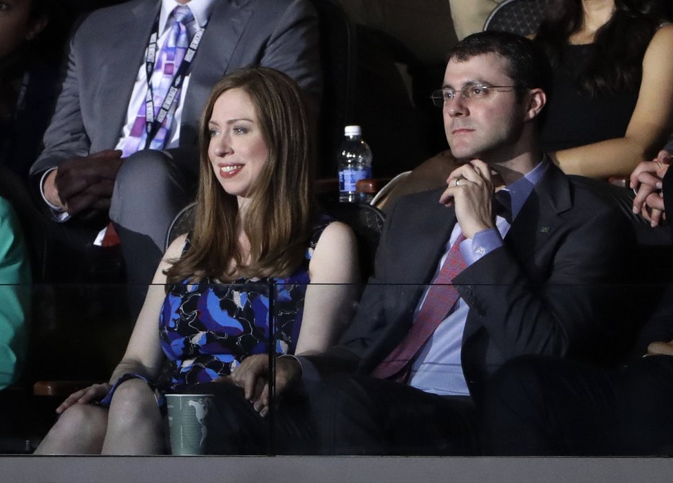 Nominační sjezd demokratů ve Philadelphii: Chelsea Clinton s manželem Markem